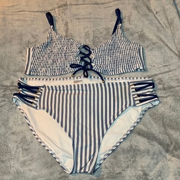 Striped Time and Tru Bathing Suit - Picture 1 of 5